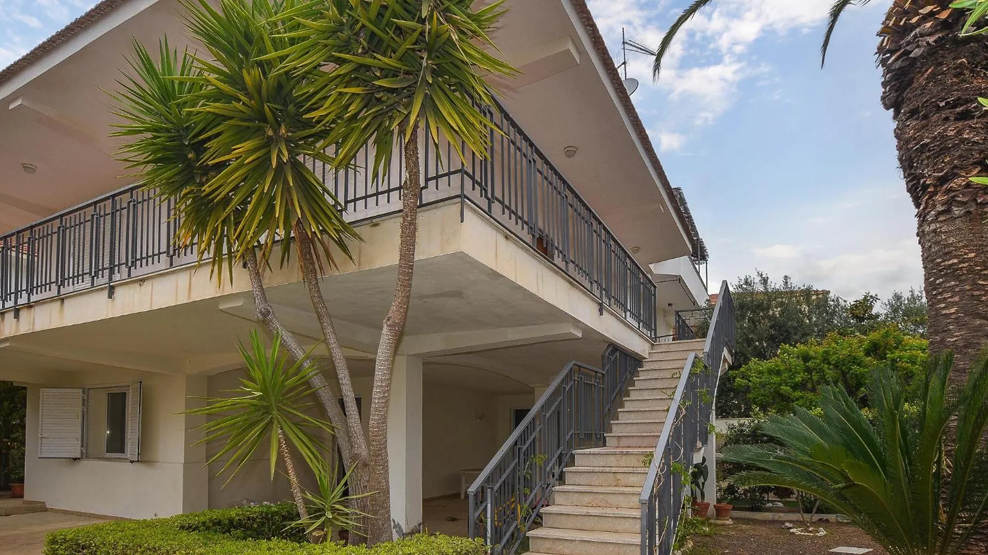 Beautiful Apartment In Marina Di Modica contacts